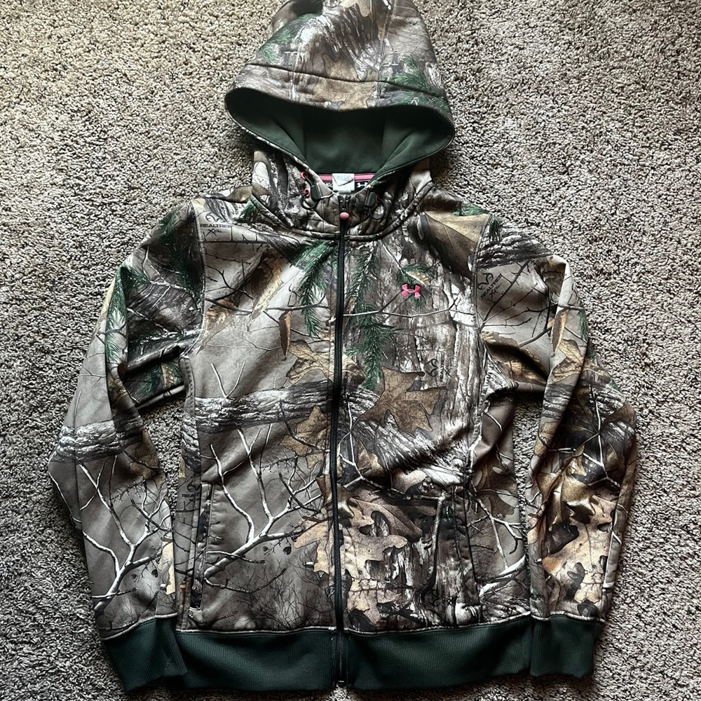 Women’s Under Armour Camo zip up - size medium